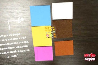 Картинка из фетра и мягкого пластика