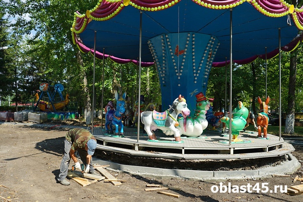 стеклянная карусель цпко. парк ленина аттракционы белгород сейчас. стеклянная карусель цпко. парк цпкио волгоград аттракционы. цпкио курган аттракционы 2022.