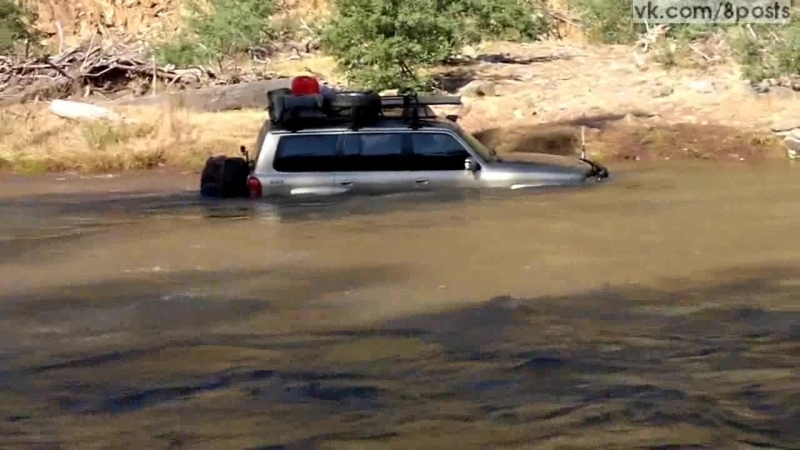 Ниссан Патрол еле еле перебирается через реку, Nissan Patrol attempts