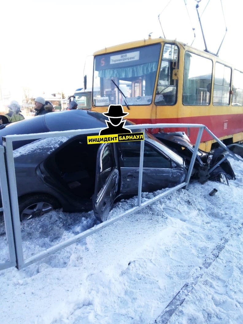 В Центральном районе произошло ДТП с участием трамвая Это картинка