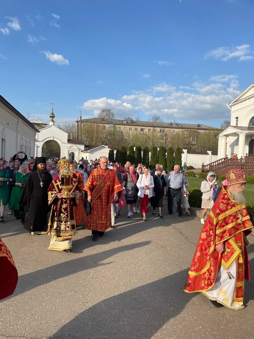 20.04.25 г. Встреча Благодатного огня и Пасхальная вечерня в Успенском кафедральном соборе, изображение №14