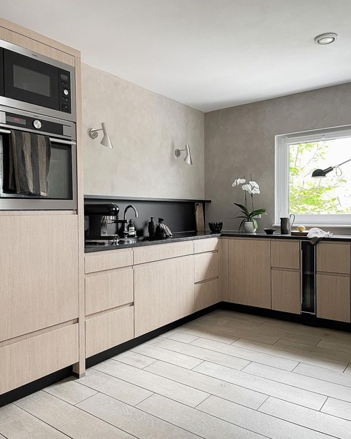 Секрет этого светлого и нежного интерьера заключается в использовании естественного света, светлых цветов и натуральных элементов.