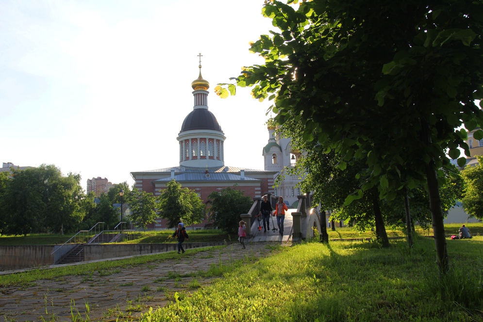 Тёплый июньский денёк в Рогожском посёлке Тёплый июньский денёк в Рогожском посёлке